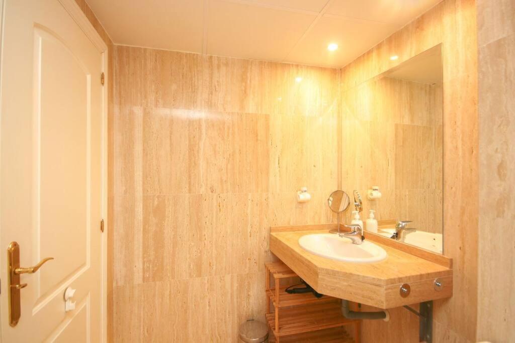 Lovely 2 Bedroom Near Golf Lagos Elviria