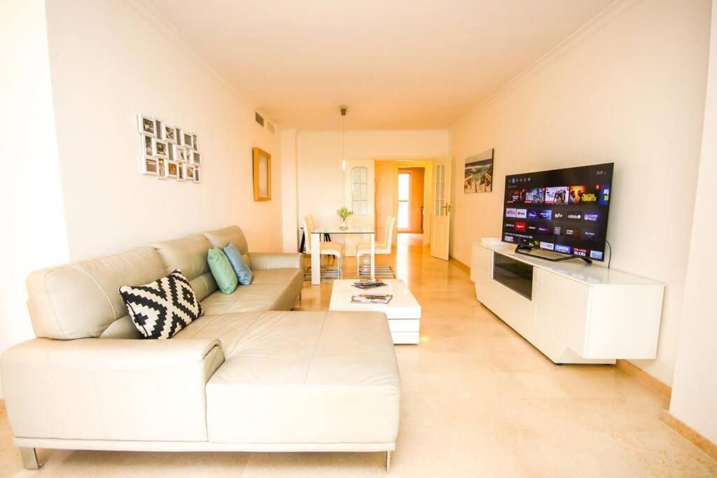 Lovely 2 Bedroom Near Golf Lagos Elviria *